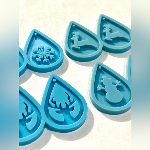 New 4 pair silicone Christmas teardrop earring craft molds - Picture 3 of 3